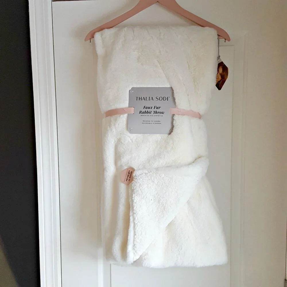 NEW! GORGEOUS SHABBY CHIC Faux RABBIT FUR Throw BLANKET